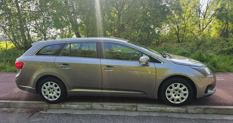 Toyota Avensis cena 32400 przebieg: 280000, rok produkcji 2014 z Chełmek małe 254